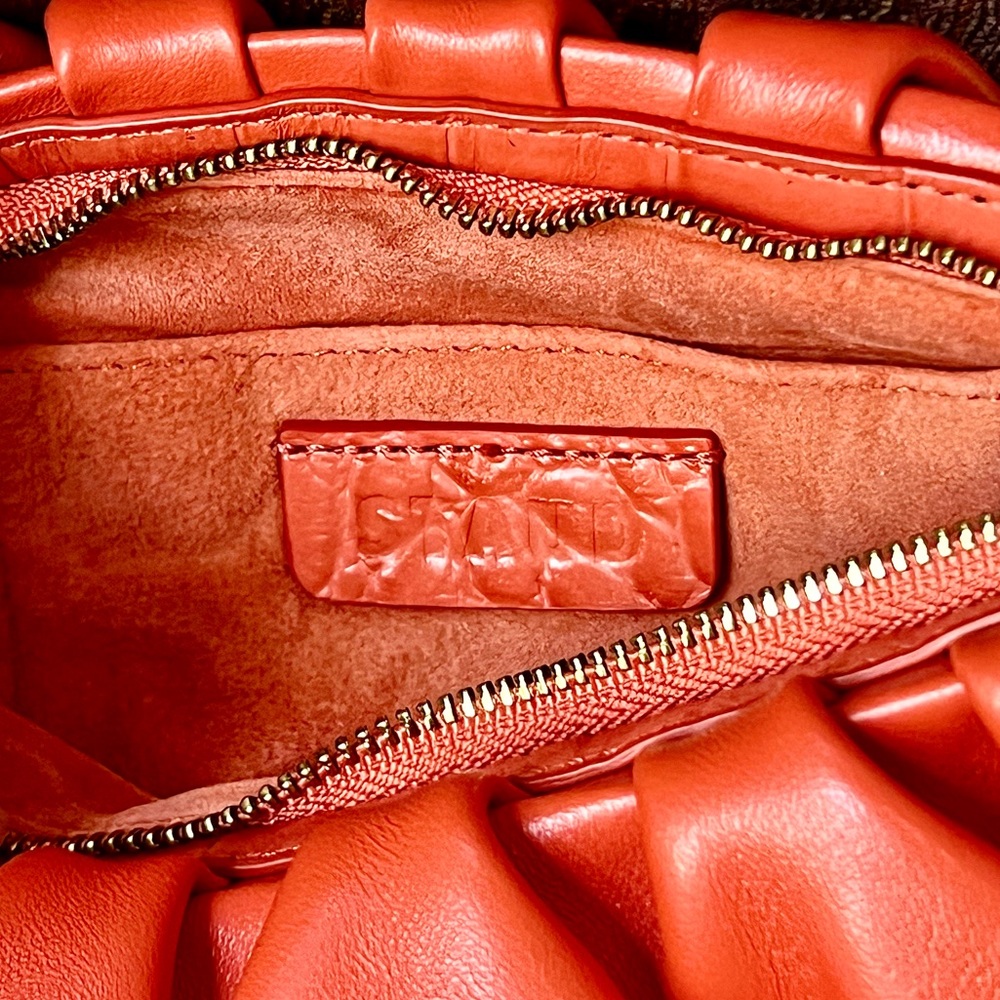 🌺🎉HP🎉🌺 NWT Staud Ruched Leather Bean Bag Blood Orange - Picture 8 of 16
